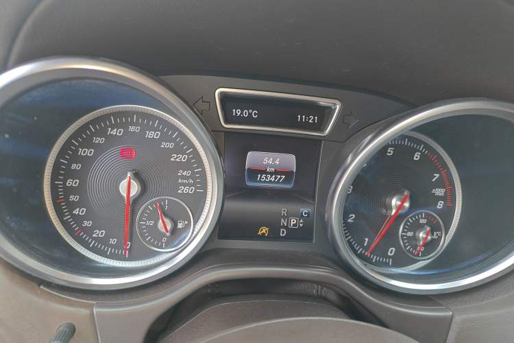 Used Mercedes-Benz GLE 2017 GLE 400 4MATIC Odometer Close Up