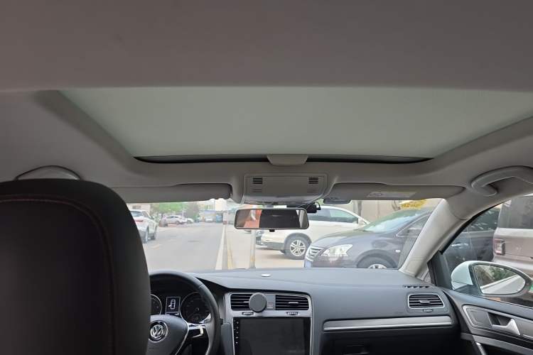 Used Volkswagen Golf 2015 1.4TSI Automatic Comfort Model Headliner