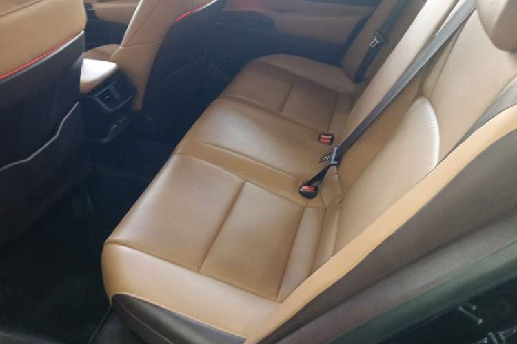 Used Lexus ES 2018 300h Premier Edition China VI Standard
