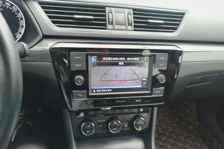 Used Skoda Superb 2016 TSI330 DSG Smart Drive Edition Audio And AC Panel