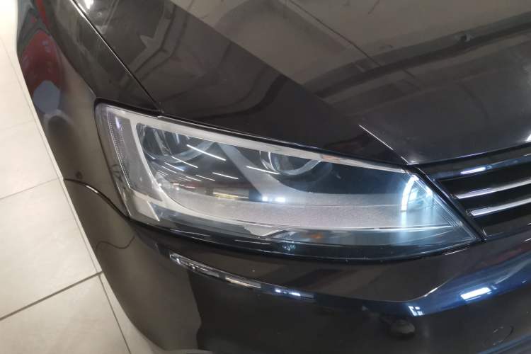 Used Volkswagen Sagitar 2014 1.6L Automatic Fashion Model Right Front Headlight