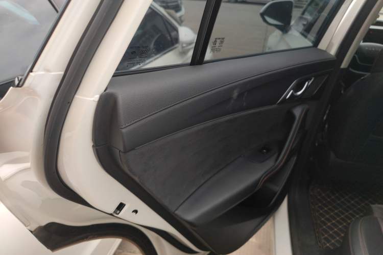 Used Roewe D5X DMH 2024 135 Tech Edition
