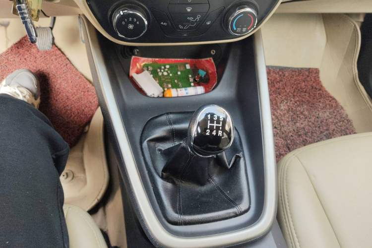 Used Ford Escort 2015 1.5L Manual Comfort Model
