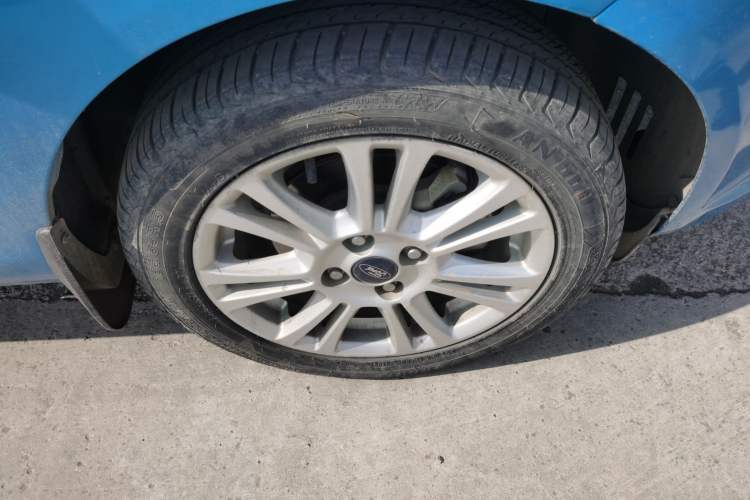 Used Ford Fiesta 2013 Hatchback 1.5L Automatic Fashion Edition Right Front Wheel Hub
