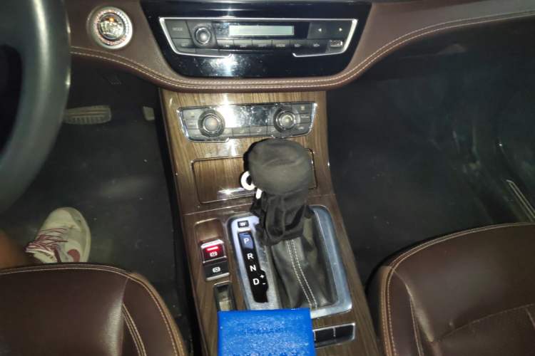 Used Hanteng X5 2018 1.5T CVT Elite Edition Gear Lever