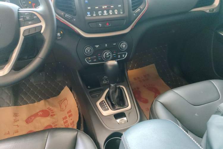 Used Jeep Cherokee 2016 2.0L Superior Edition
