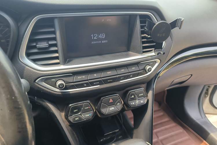 Used GAC Trumpchi GS4 2016 235T G-DCT Luxury Edition Audio And AC Panel