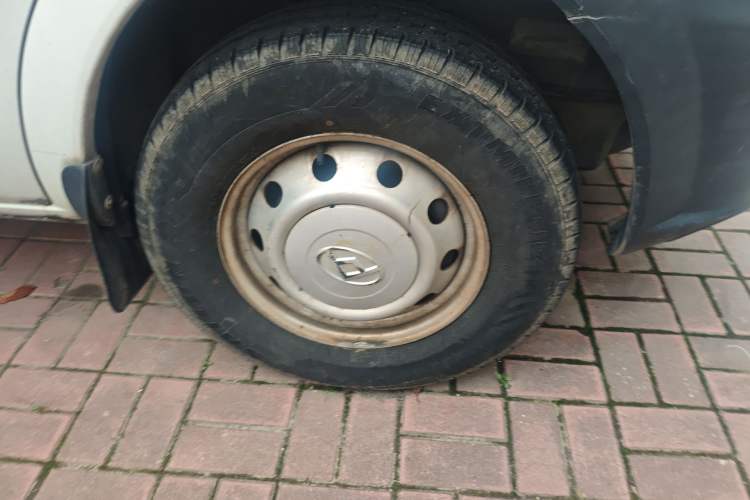 Used SAIC MAXUS Xintu V80 2019 2.5T Classic Version 6-Speed Manual – Aoyuntong Modified Long Wheelbase Mid-Height 7-Seater Right Front Wheel Hub