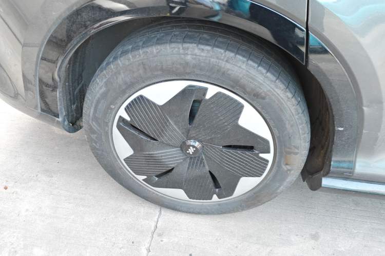 Used IM LS7 2023 90 kWh Elite Rear-Drive Version
