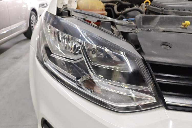 Used Volkswagen Polo 2014 1.4L Automatic Comfort Edition Right Front Headlight