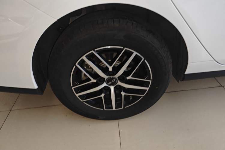 Used BYD Seal 05 DM-i 2025 DM-i Intelligent Drive 120KM Flagship Model Right Rear Wheel Hub