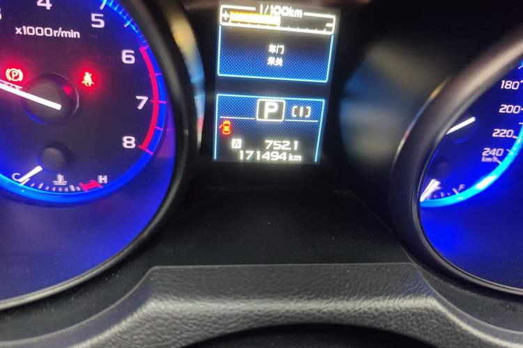 Used Subaru Outback 2016 2.5i Sport Navigation Edition Odometer Close Up