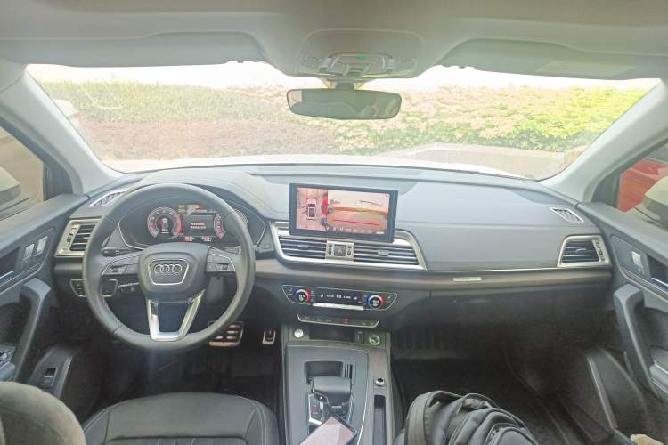 Used Audi Q5L 2023 40T Luxury Elegant Model Center Console