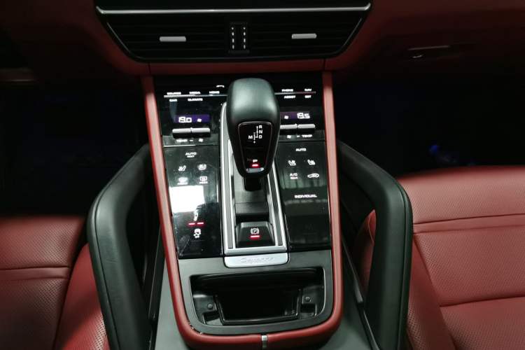 Used Porsche Cayenne E-Hybrid 2023 Cayenne E-Hybrid 2.0T Platinum Edition Gear Lever