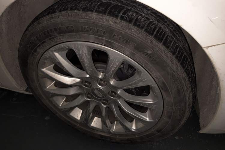 Used Cadillac XTS 2018 28T Elite Edition Right Front Wheel Hub