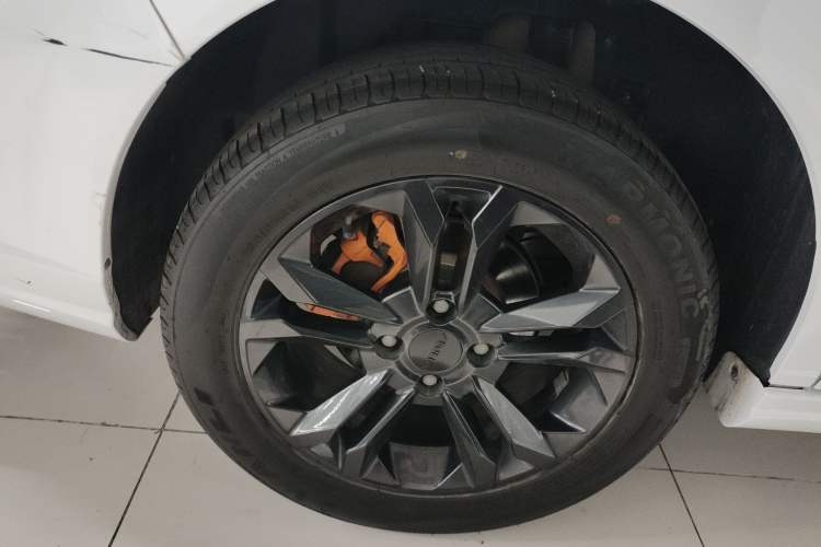 Used Dongfeng Aeolus Yixuan 2023 Mach Edition 1.5L Automatic Chasing Wind Version Right Rear Wheel Hub