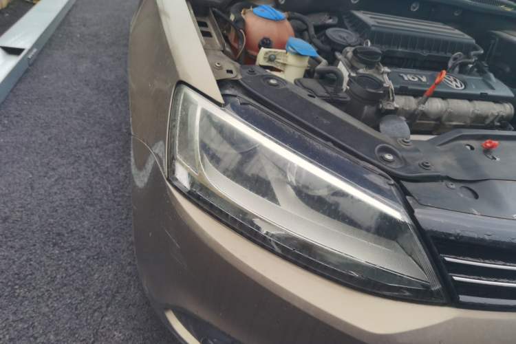 Used Volkswagen Sagitar 2012 1.6L Automatic Comfort Edition Right Front Headlight