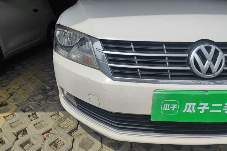 Used Volkswagen Lavida 2014 1.6L Automatic Sport Edition Right Front Headlight