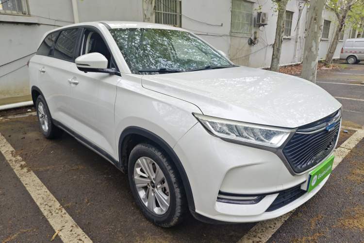 Used CHANGAN OSHAN X7 2020 1.5T Automatic Elite Edition Front Right 45 Deg