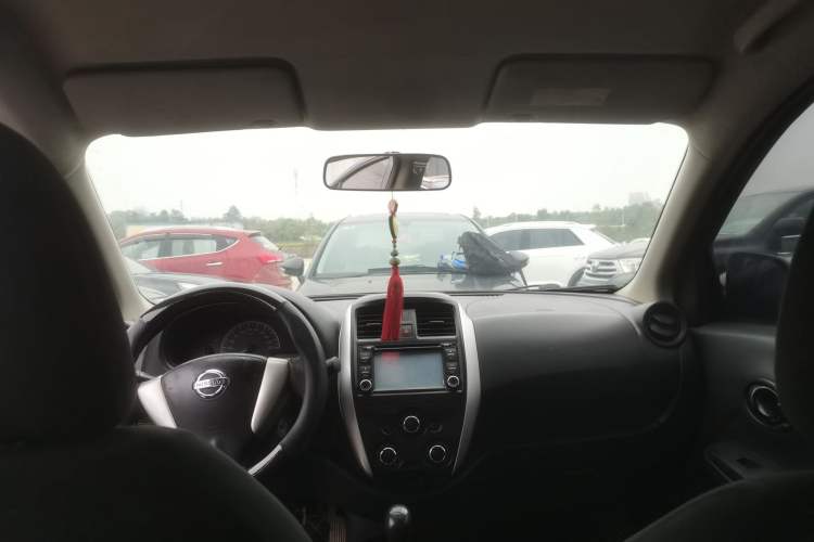 Used Nissan Sunny 2014 1.5XE Manual Elite Edition Headliner