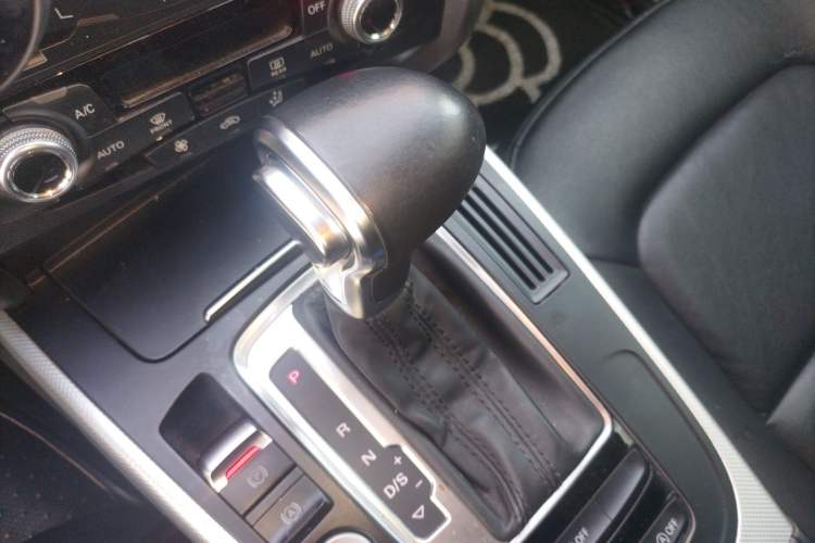 Used Audi A4L 2016 35 TFSI Collector's Edition Automatic Standard Model Gear Lever