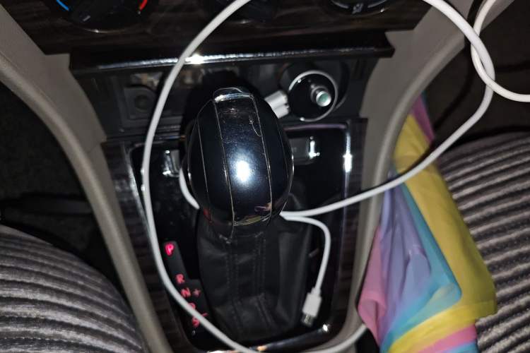 Used Volkswagen Gran Lavida 2013 1.6L Automatic Comfort Model Gear Lever