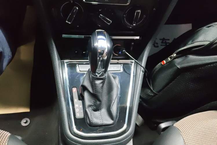 Used Volkswagen C-TREK 2017 1.6L Automatic Comfort Model Gear Lever