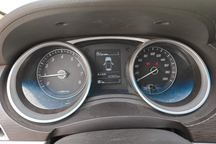 Used Baojun 730 2016 Revised 1.5L Manual Standard Version 7 Seats China V Emission Standard