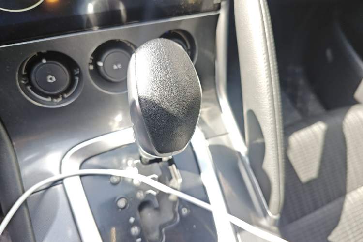 Used Peugeot 3008 2016 1.6THP Automatic Classic Edition Gear Lever