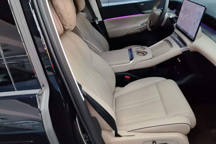 Used XPeng X9 2024 640 All-Wheel Drive High-Performance Max Right Front Seat