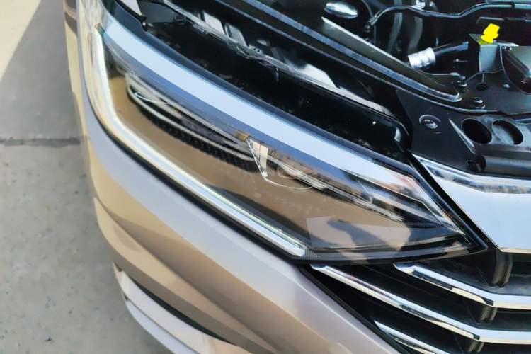 Used Volkswagen Sagitar 2021 280TSI DSG Excellence Edition Right Front Headlight