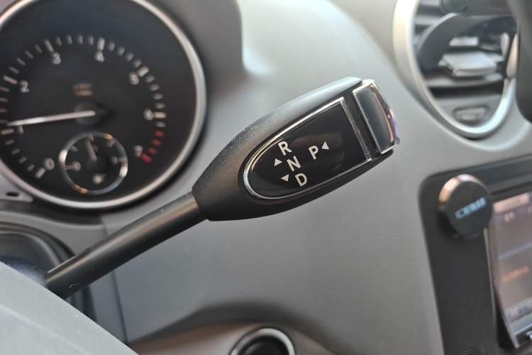 Used Mercedes-Benz M-Class 2010 ML 300 4MATIC Gear Lever