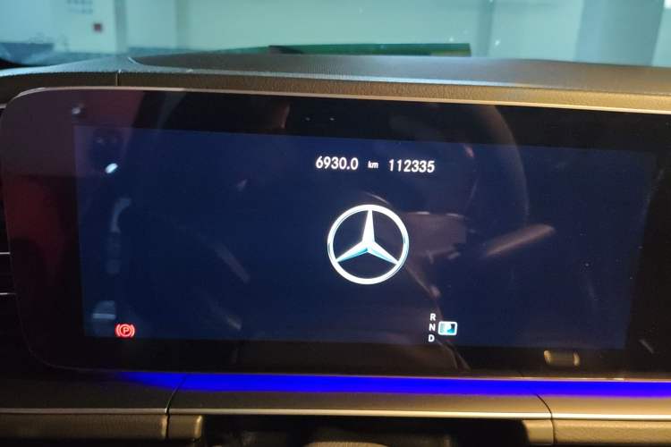 Used Mercedes-Benz GLE 2020 GLE 350 4MATIC Fashion Model Odometer Close Up