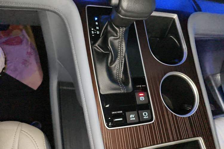 Used Toyota Granvia 2023 2.5L Hybrid Comfort Edition