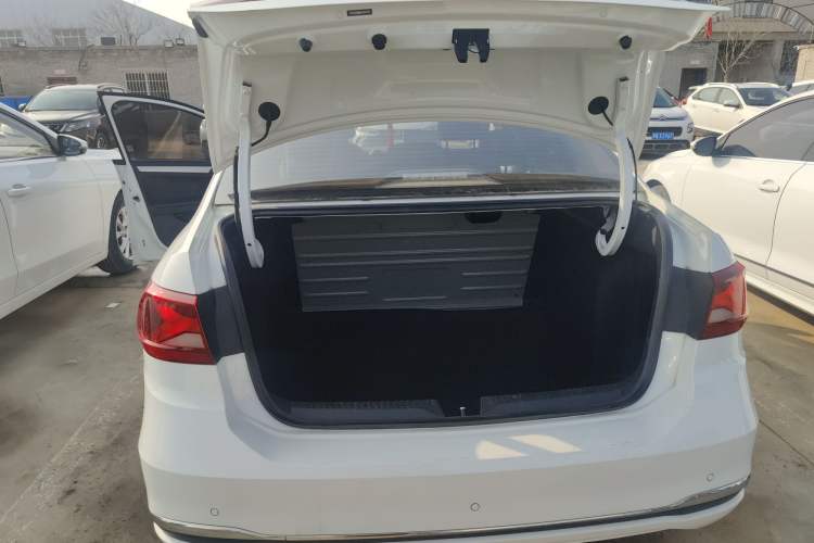 Used Jetta VA3 2019 1.5L Automatic Enjoyment Edition Trunk