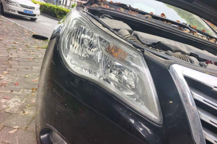 Used Roewe 950 2012 2.0L Comfort Edition Right Front Headlight