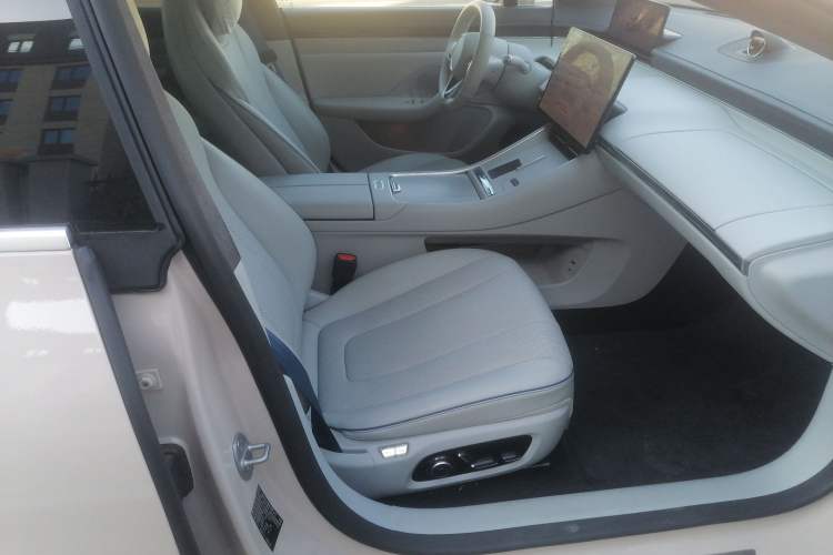 Used Hima Luxeed S7 2025 855 km Max