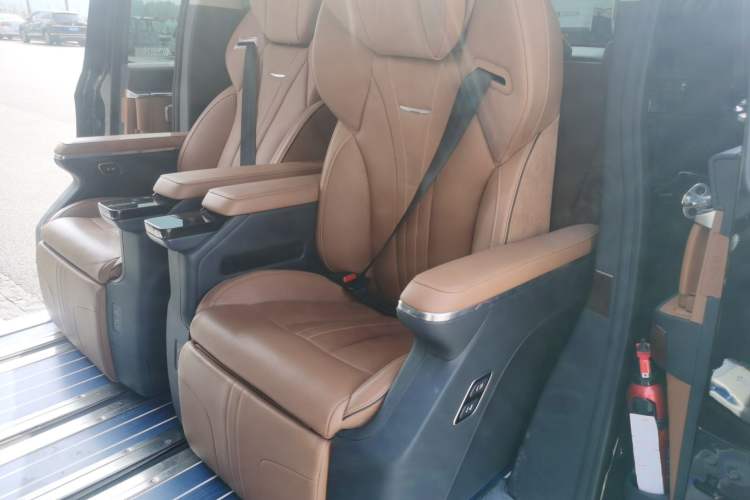 Used Hongqi HQ9 2023 2.0T Smart Connect Flagship Edition