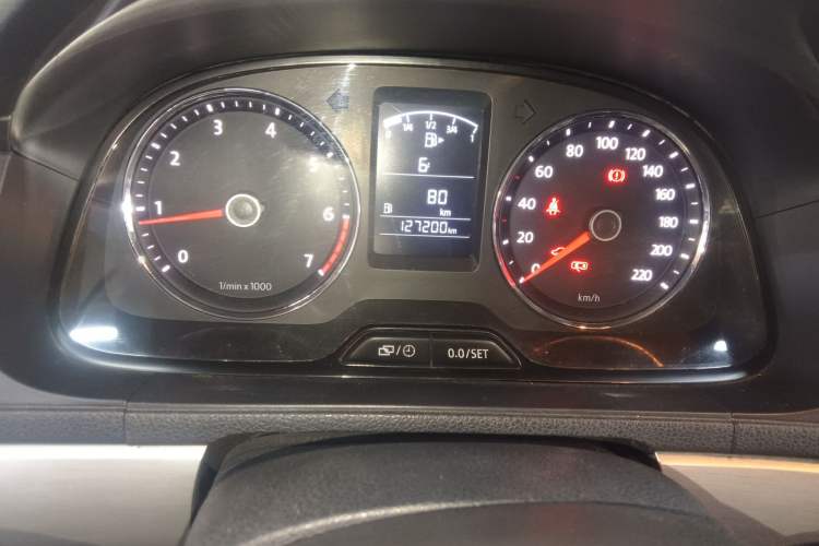 Used Volkswagen Lavida 2013 1.6L Manual Comfort Edition Instrument Cluster