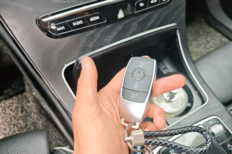 Used Mercedes-Benz C-Class 2019 C 180 L Fashion Edition Sport Version Vehicle Key