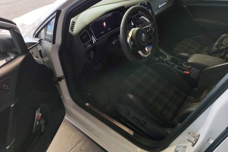 Used Volkswagen Golf GTI 2018 2.0 TSI GTI Driver Seat