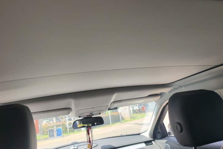 Used Land Rover Range Evoque 2018 240 PS SE Smart Brilliance Edition Headliner