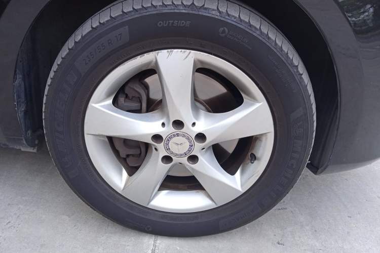 Used Mercedes-Benz Vito 2016 2.0T Elite Edition Right Front Wheel Hub