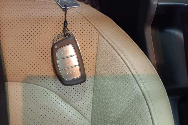 Used Hyundai ix35 2013 2.0L Automatic Two-Wheel Drive Smart GLS China IV Standard