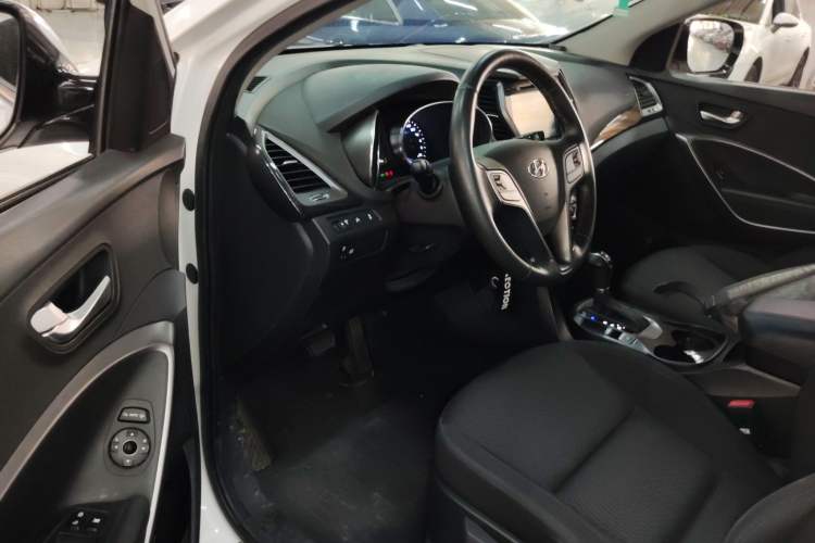 Used Hyundai Santa Fe 2013 2.4L Automatic 2WD Comfort Edition Driver Seat