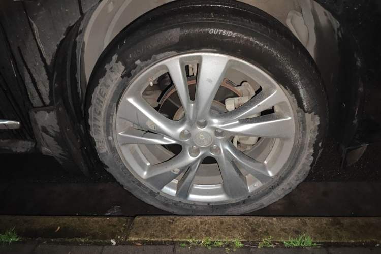 Used Infiniti JX 2013 JX35 4x4 All-Terrain Edition Right Front Wheel Hub