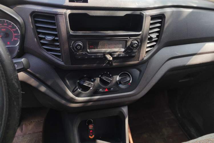 Used Wuling Hongguang V 2022 1.5L Jingqu Version Hydraulic Power Steering LAR