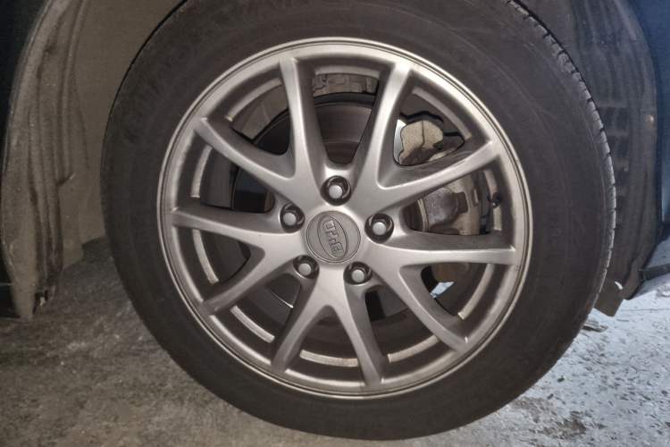 Used BYD M6 2013 2.4L Automatic Luxury Model