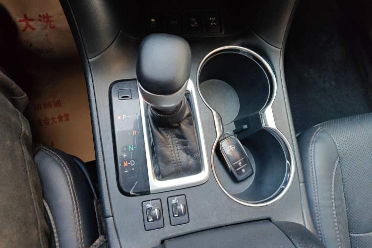 Used Toyota Highlander 2018 2.0T Four-Wheel Drive Luxury Edition 7 Seats China V Emission Standard
