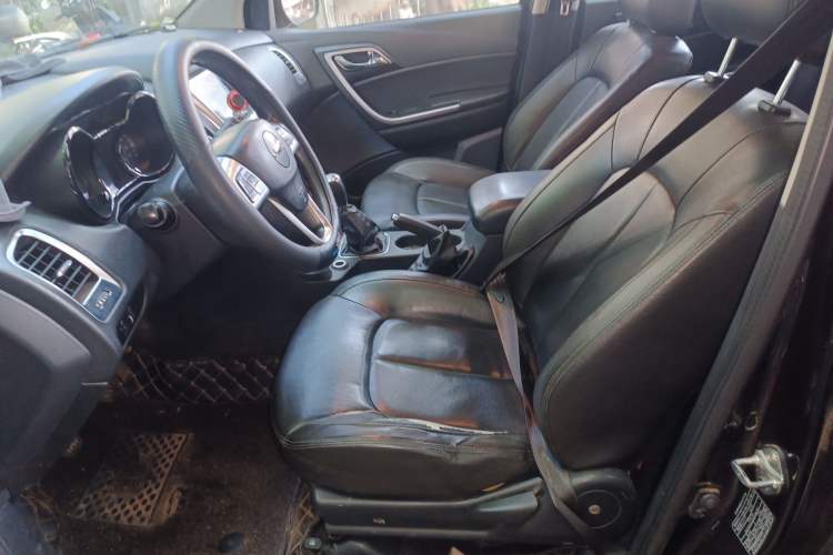 Used JMC Yuhu 3 2018 2.5T Diesel Two-Wheel Drive Advanced Version with Long Wheelbase
